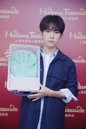 易烊千玺上海杜莎夫人蜡像馆图片_6