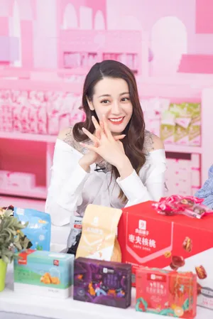 迪丽热巴良品铺子甜美活动图片