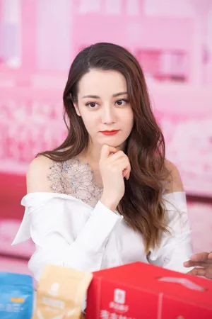 迪丽热巴良品铺子甜美活动图片_5