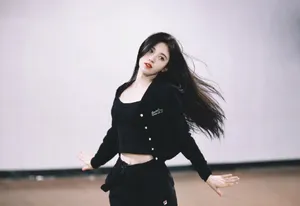 鞠婧祎唯美性感练舞照图片