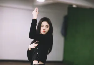 鞠婧祎唯美性感练舞照图片