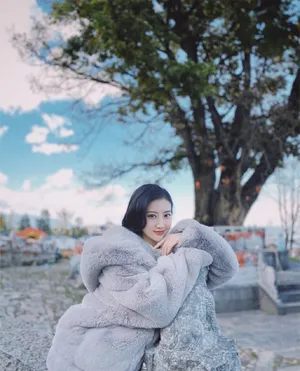 景甜温暖甜美户外写真图片