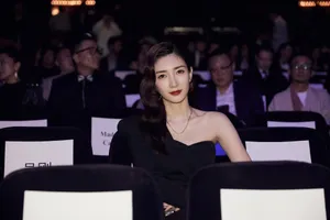 江疏影礼服性感优雅写真图片_4