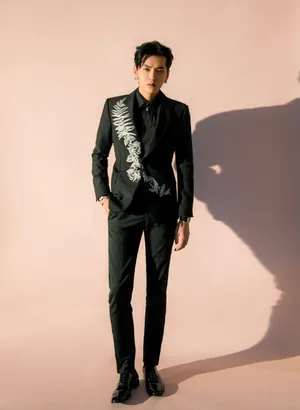 吴亦凡刺绣西装绅士写真图片_13