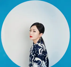 演员秦岚优雅自信性感写真_3