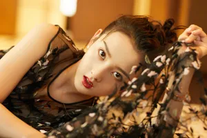 宋祖儿刺绣纱裙灵动优雅写真图片_2