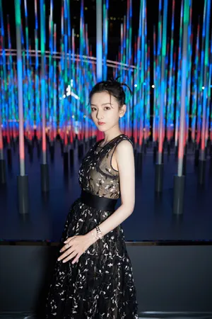宋祖儿刺绣纱裙灵动优雅写真图片_6
