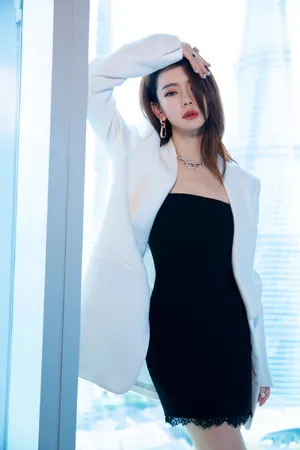 戚薇精致典雅写真图片_1