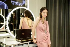 张雪迎优雅温婉写真图片