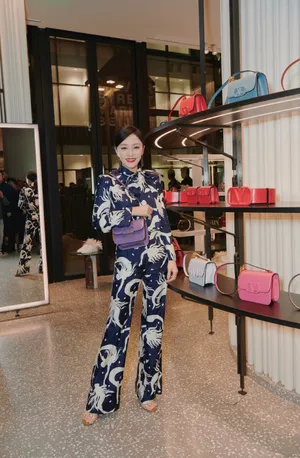 秦岚御姐风甜美活动照图片_2