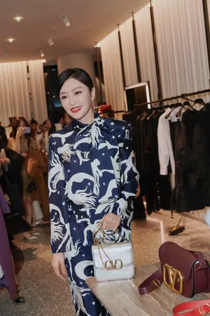 秦岚御姐风甜美活动照图片_3