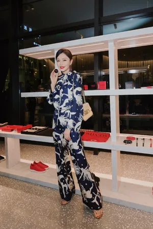 秦岚御姐风甜美活动照图片_4