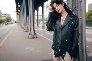 孟子义皮夹克酷美街拍写真图片_2