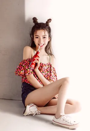陈卓璇俏皮可爱写真图片