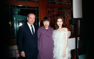 刘诗诗羽毛裙优雅大方写真图片