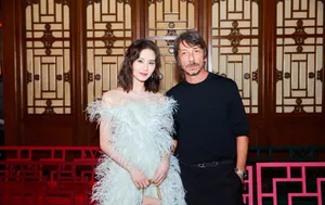 刘诗诗羽毛裙优雅大方写真图片_2