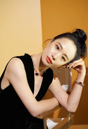李梦优雅性感写真图片