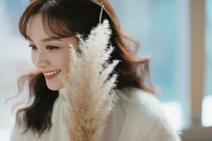 王一菲温婉迷人写真图片_4