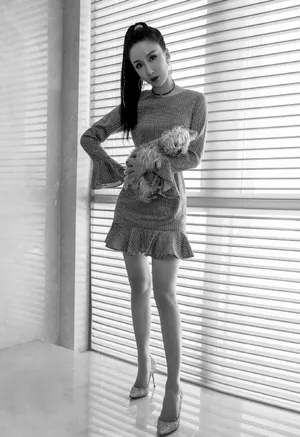 娄艺潇黑白冷艳写真图片_7