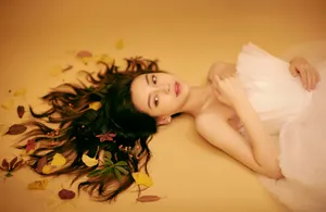 angelababy初冬落叶大片写真图片_8