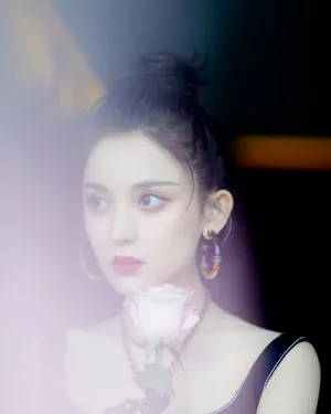 古力娜扎牛仔裙性感写真图片_6
