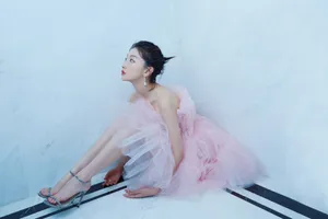 周冬雨粉色蓬蓬裙性感写真图片_8