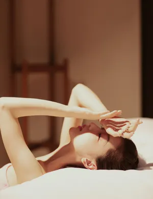 周冬雨唯美诱人写真照片_4