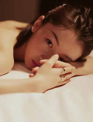 周冬雨唯美诱人写真照片_10