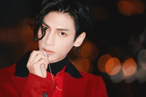 罗云熙海棠红西装帅气写真图片_3