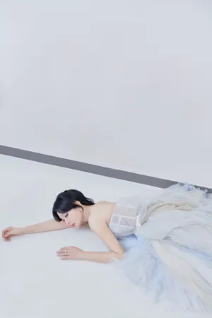 秦岚钻石蓝睫毛魅力性感写真_2