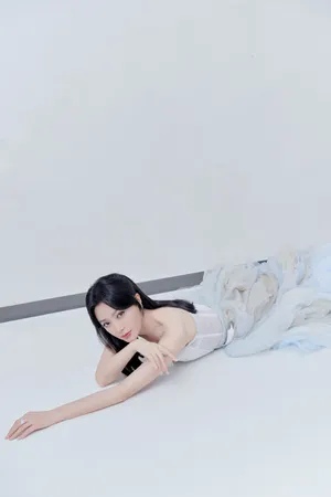 秦岚钻石蓝睫毛魅力性感写真_3