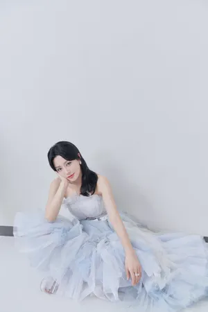 秦岚钻石蓝睫毛魅力性感写真_4