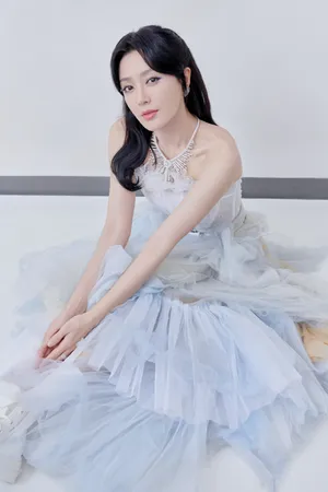 秦岚钻石蓝睫毛魅力性感写真_5