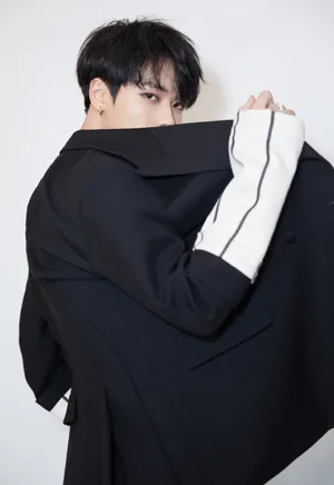 林彦俊儒雅帅气活动照图片_1