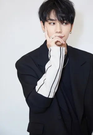 林彦俊儒雅帅气活动照图片_4
