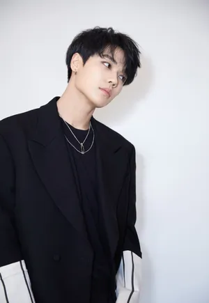 林彦俊儒雅帅气活动照图片_5