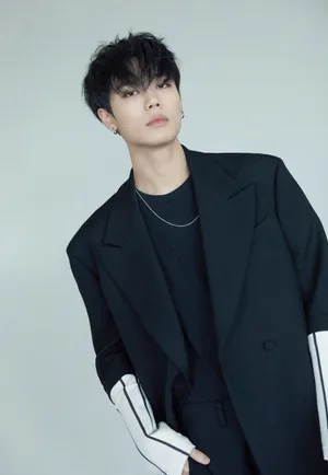 林彦俊儒雅帅气活动照图片_6