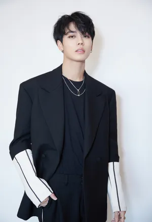 林彦俊儒雅帅气活动照图片_7