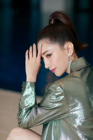 江疏影摩登动感写真图片_3