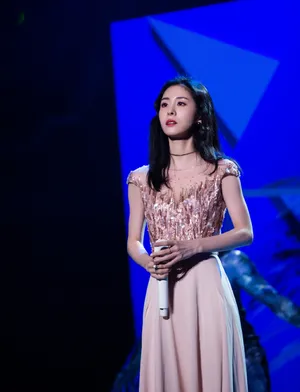 张碧晨双11狂欢夜魅力性感图片_6