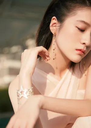 张雪迎芝士甜桃裙甜美写真图片