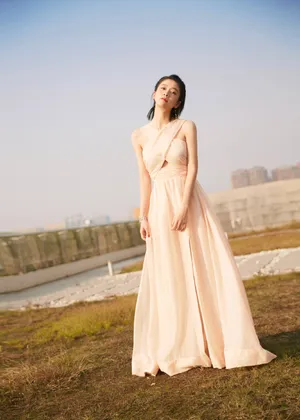 张雪迎芝士甜桃裙甜美写真图片_6