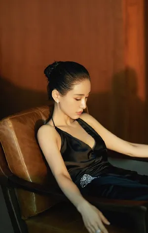 王子文深v露背性感写真图片_6