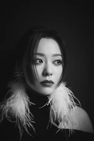 张靓颖括号刘海优雅写真图片_4