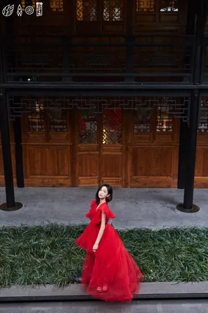 吴宣仪红裙国风写真图片_5