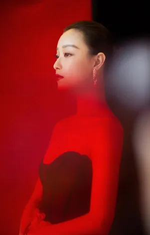 倪妮抹胸礼服性感写真图片_1