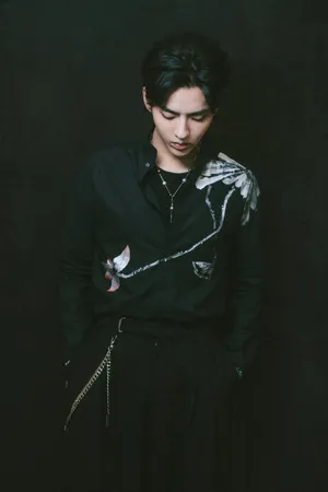 吴亦凡刺绣装帅气写真图片_10