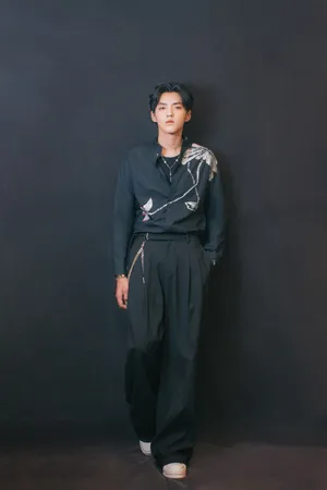 吴亦凡刺绣装帅气写真图片_12