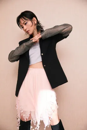 周笔畅双11晚会酷飒写真图片_2