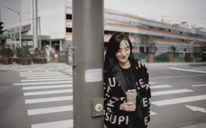 王智清爽休闲私服街拍图片